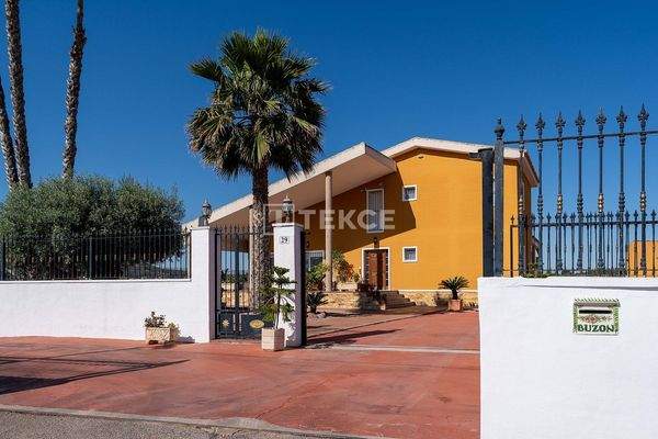 Mediterranean Style Detached Villa on a Large Plot in Orihuela