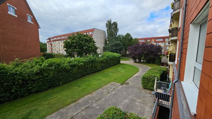 Blick vom Balkon in den Innenhof