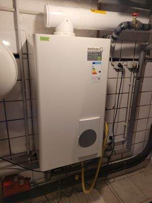 Gasheizung von 2006 mit Warmwasserspeicher