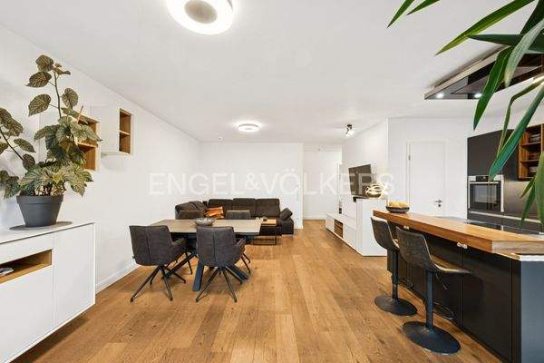 Heller Wohn- und Essbereich