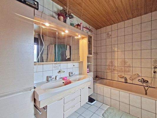 Badezimmer im Obergeschoss