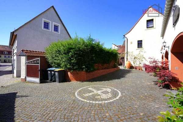 Zugang zum Grundstück u. Garagen