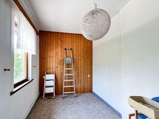 Kleines Schlafzimmer zur Straßenseite