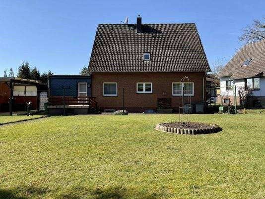 Rückwärtige Hausansicht - Garten