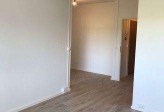 Wohnzimmer mit Essecke