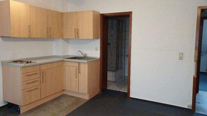 Zimmer mit Duschbad und Küchenzeile