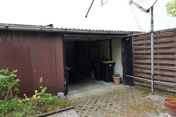 Garage vom Garten aus