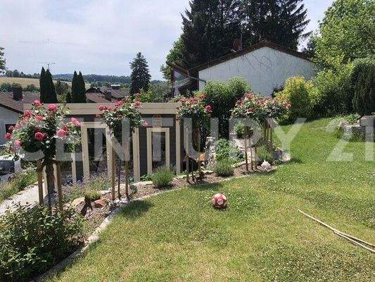 Schön angelegter Garten