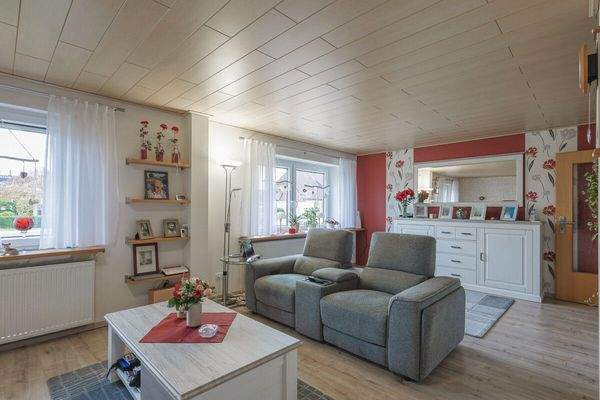 Das geräumige Wohnzimmer