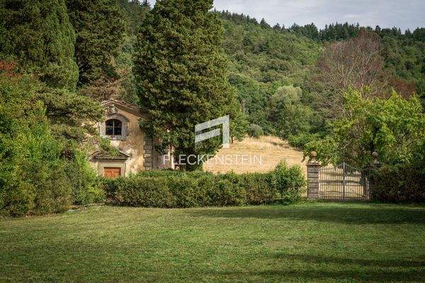 12 Oberer Garten mit Kapelle