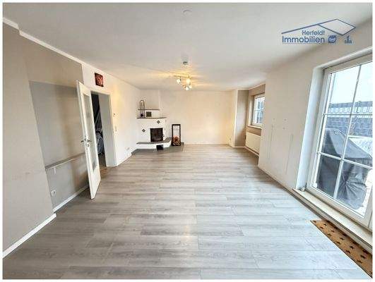 Geräumiges Wohnzimmer