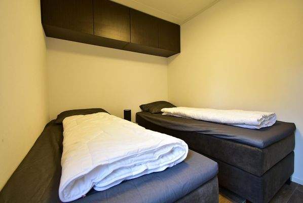 ferienhaus-kaufen-herkingen-schlafzimmer-boxspring-2025.webp008