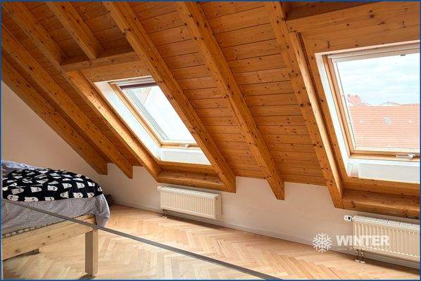 Elternschlafzimmer mit Dachfenster