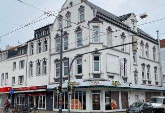 32 Fassade mit Burgerme (2).jpg