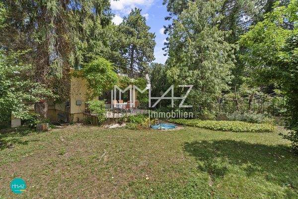 Garten mit Blick auf Terrasse