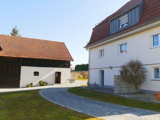 Wohnhaus + Nebengebäude 1