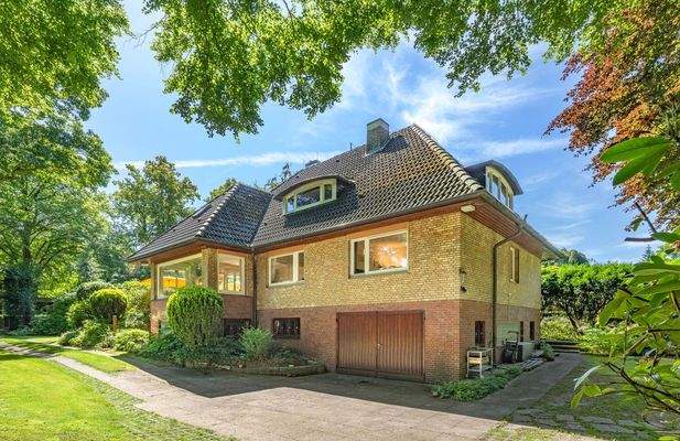 Haus mit Blick auf die Garage
