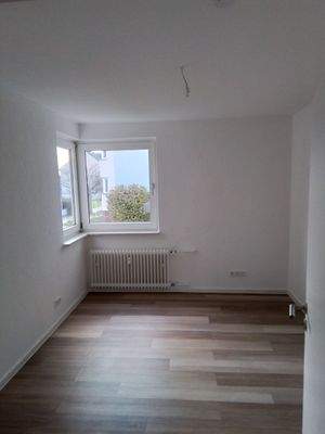 Leeres Zimmer mit Fenster