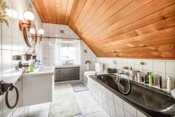 Badezimmer im Dachgeschoss