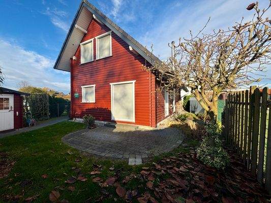 Sonnenterrasse und elektrische Rollos am Haus (nur Gäste WC nicht elektrisch)