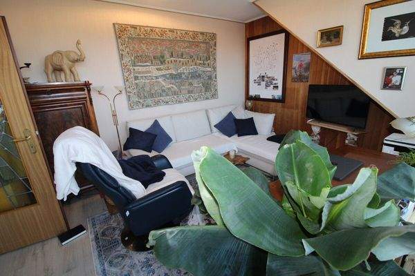 15 - Wohnzimmer 2 mit Zugang zum Balkon