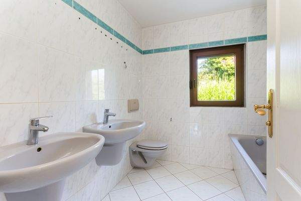 Badezimmer im Erdgeschoss