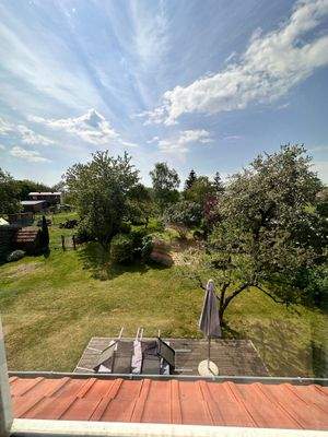 OG  Küche Ausblick aus  in den Garten nach hinten.