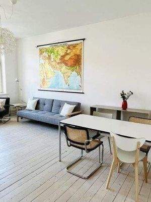 Wohnzimmer mit Esstisch