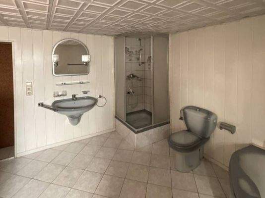 Wannenbad mit Tageslicht