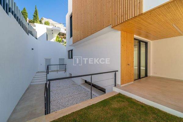 Elegant Villa with Private Pool and Solarium in Benalmádena Málaga