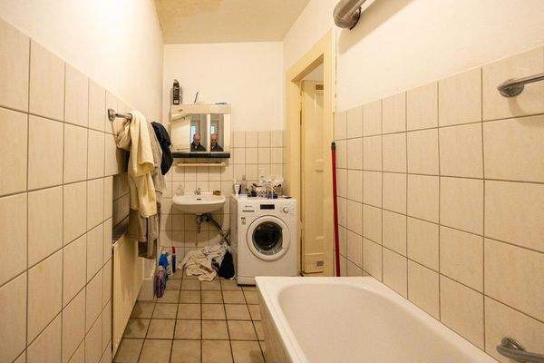 Wohnung 3. OG: Tageslichtbad mit Stellplatz für eine Waschmaschine