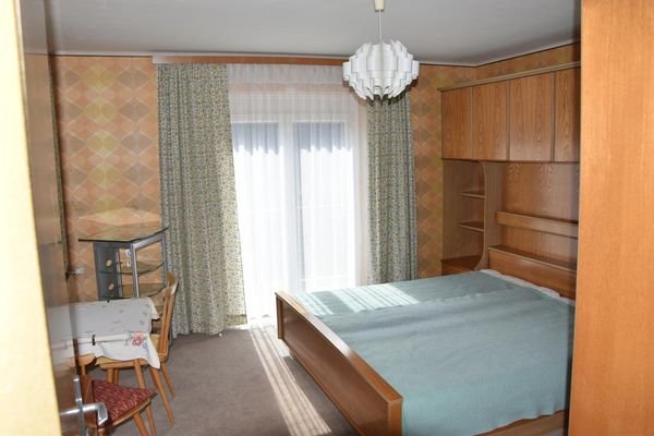 Zimmer mit Balkon