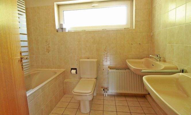 Wannenbad im Obergeschoss