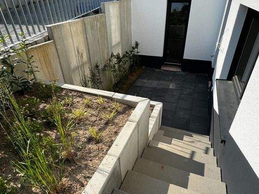 separater Eingang UG