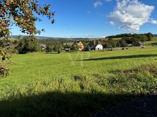 Blick auf Baugrundstück