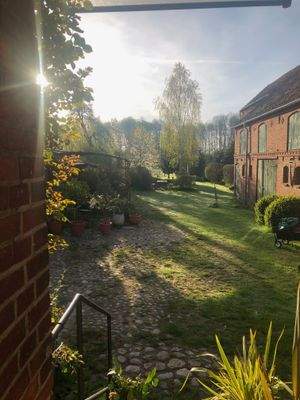 Blick zum Innenhof vom Vorderhaus.jpg