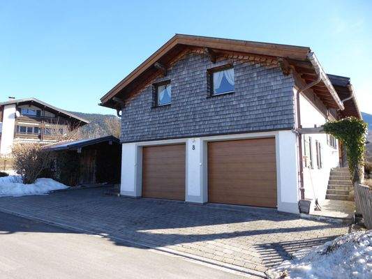 Doppelgarage mit Einliegerwohnung