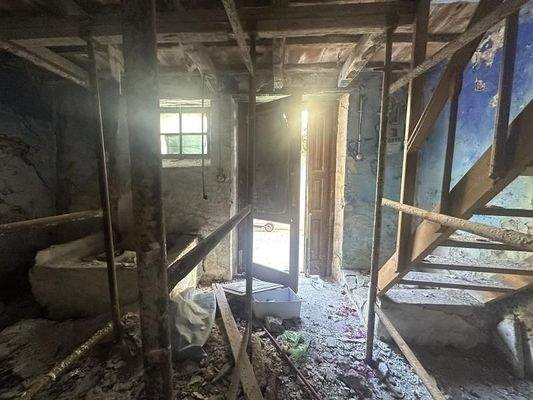 Kreta, Rethymno: 3-stöckiges Gebäude zur Renovierung in der Altstadt zu verkaufen