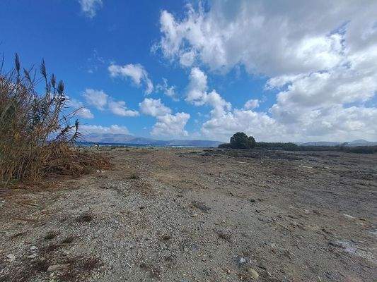 Kreta, Kissamos: Großes Grundstück direkt am Meer zu verkaufen