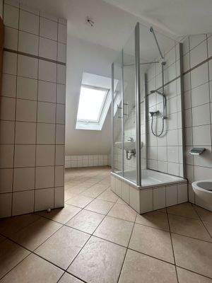 2. Badezimmer mit Dusche