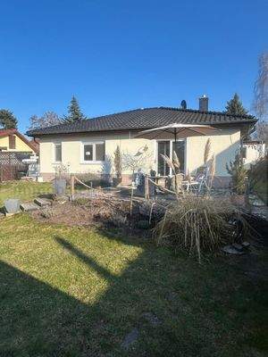 Blick vom Garten zum Haus