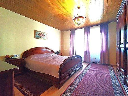 Das erste große Schlafzimmer im Obergeschoss