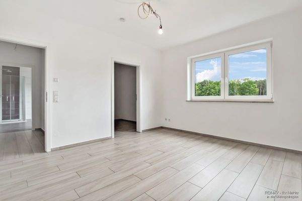 Schlafzimmer mit Zugang Ankleide