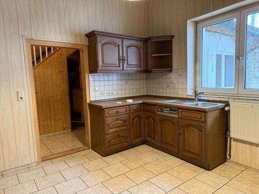 Küche mit Einbauküche