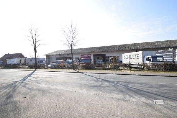 Blick auf die Halle Südostseite