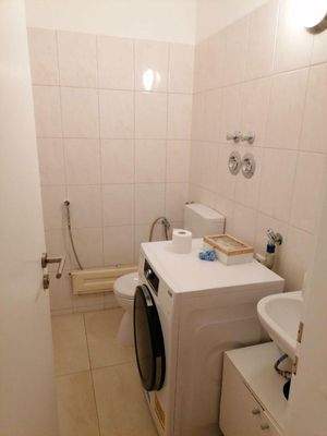 WC mit Hygienedusche