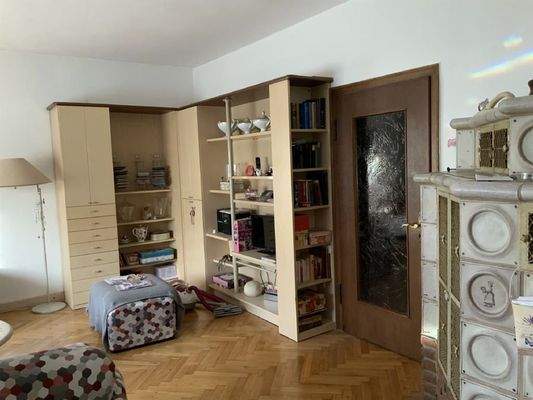 Wohnzimmer mit Kachelofen