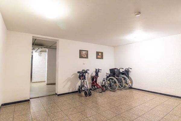 Flur zu den Kellerräumen