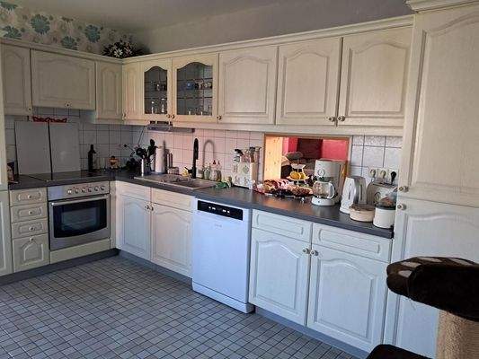 Küche mit Einbauküche