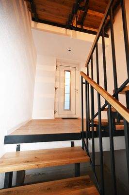 Treppenaufgang Keller zum Ausgang.jpg